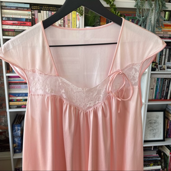 Vintage Lace and Bow Night Dress - Picture 14 of 16